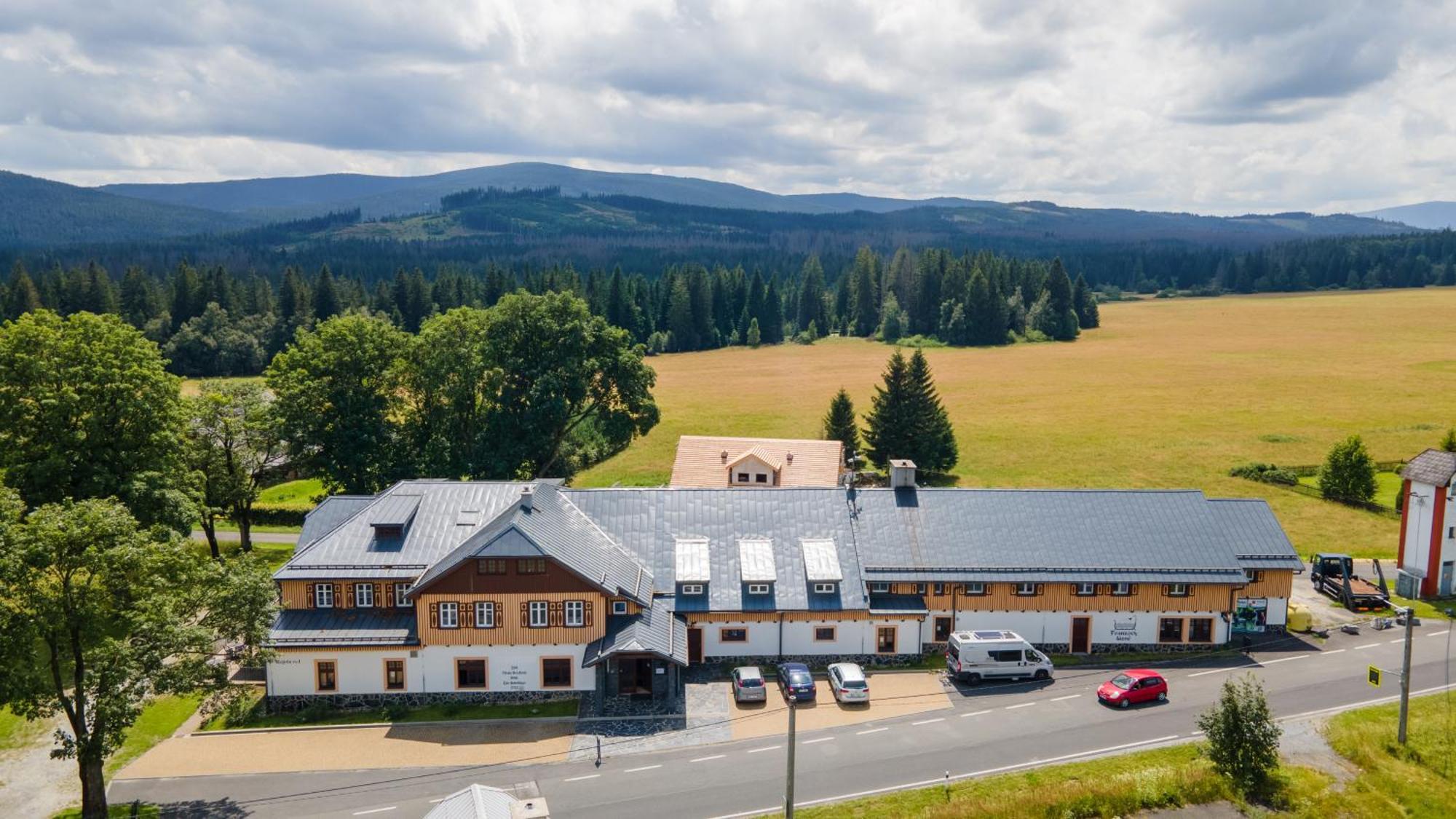 Hotel Franz Rejviz Bagian luar foto