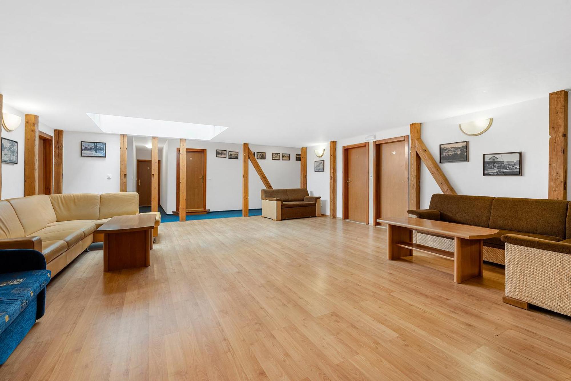 Hotel Franz Rejviz Bagian luar foto
