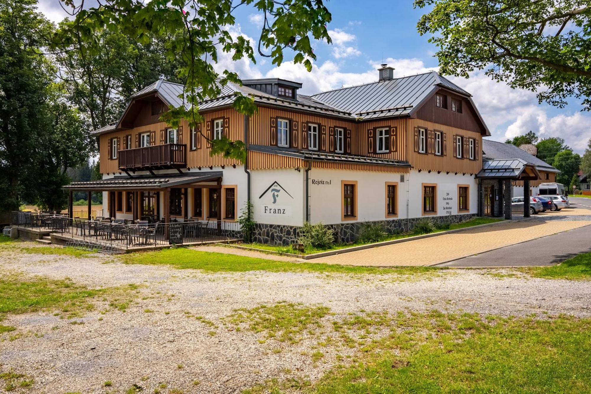 Hotel Franz Rejviz Bagian luar foto